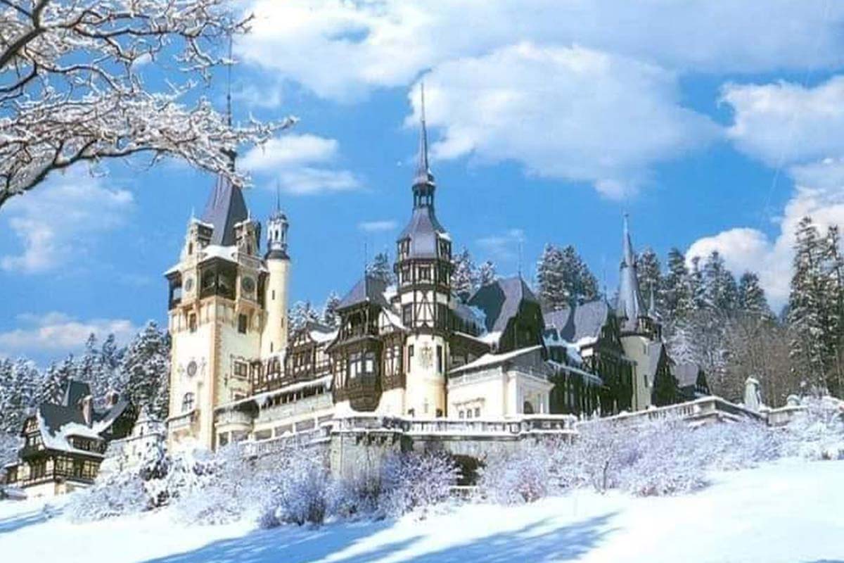 Schloss Peleș im Winterkleid 